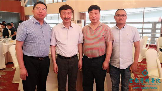 1530066311122296.jpg 我院与主任合影.jpg