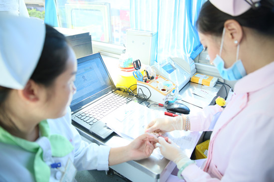 1535940158661226.jpg 采血.jpg