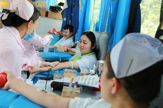 1535940249115066.jpg 献血现场.jpg