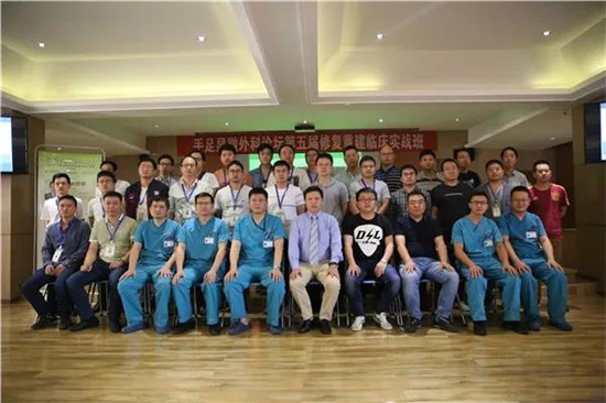 1537840256495295.jpg 谢庆平合影.jpg