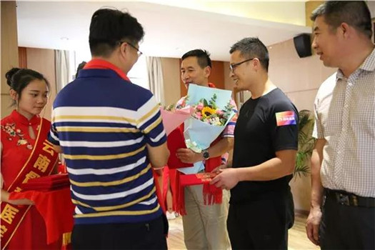 1538120601531313.jpg 颁奖.jpg