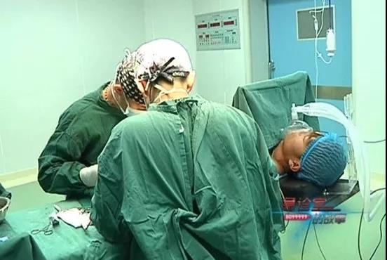 1540784433184606.jpg 移植手术.jpg